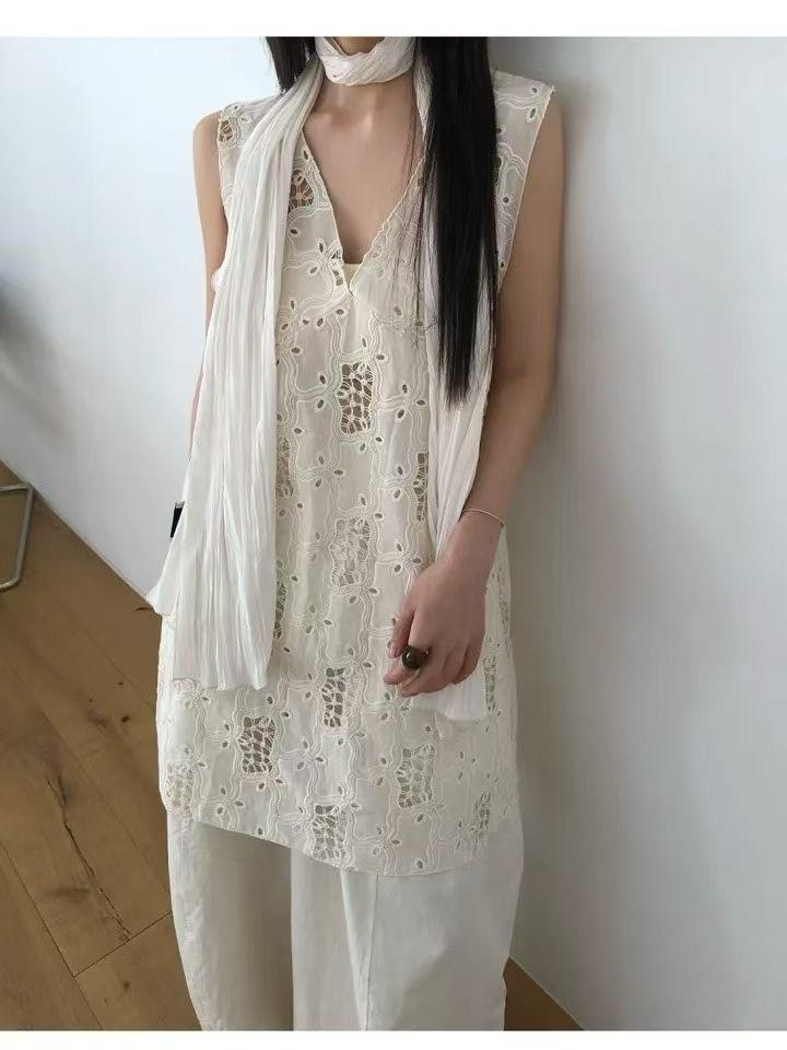 雕花蕾絲V領洋裝